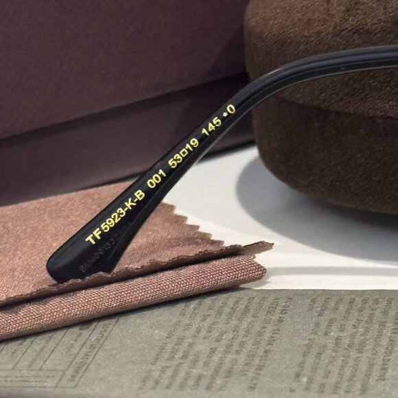 Tom Ford TF5923-K-B Black Eyeglasses – Lightly Worn, Complete Set - Picture 6 of 7